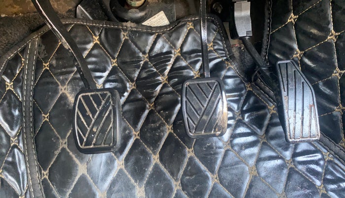 2018 Maruti Swift VDI, Diesel, Manual, 76,464 km, Pedals