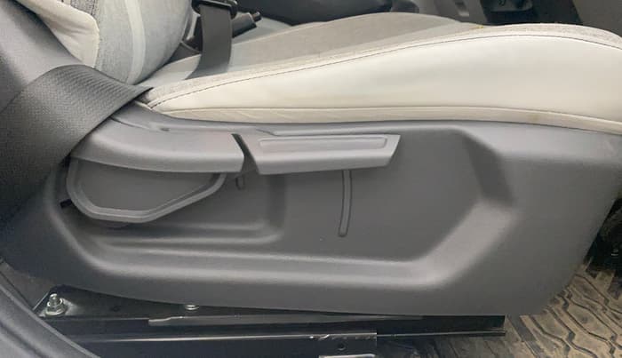 2021 Hyundai GRAND I10 NIOS SPORTZ AMT 1.2 KAPPA VTVT, Petrol, Automatic, 25,748 km, Driver Side Adjustment Panel