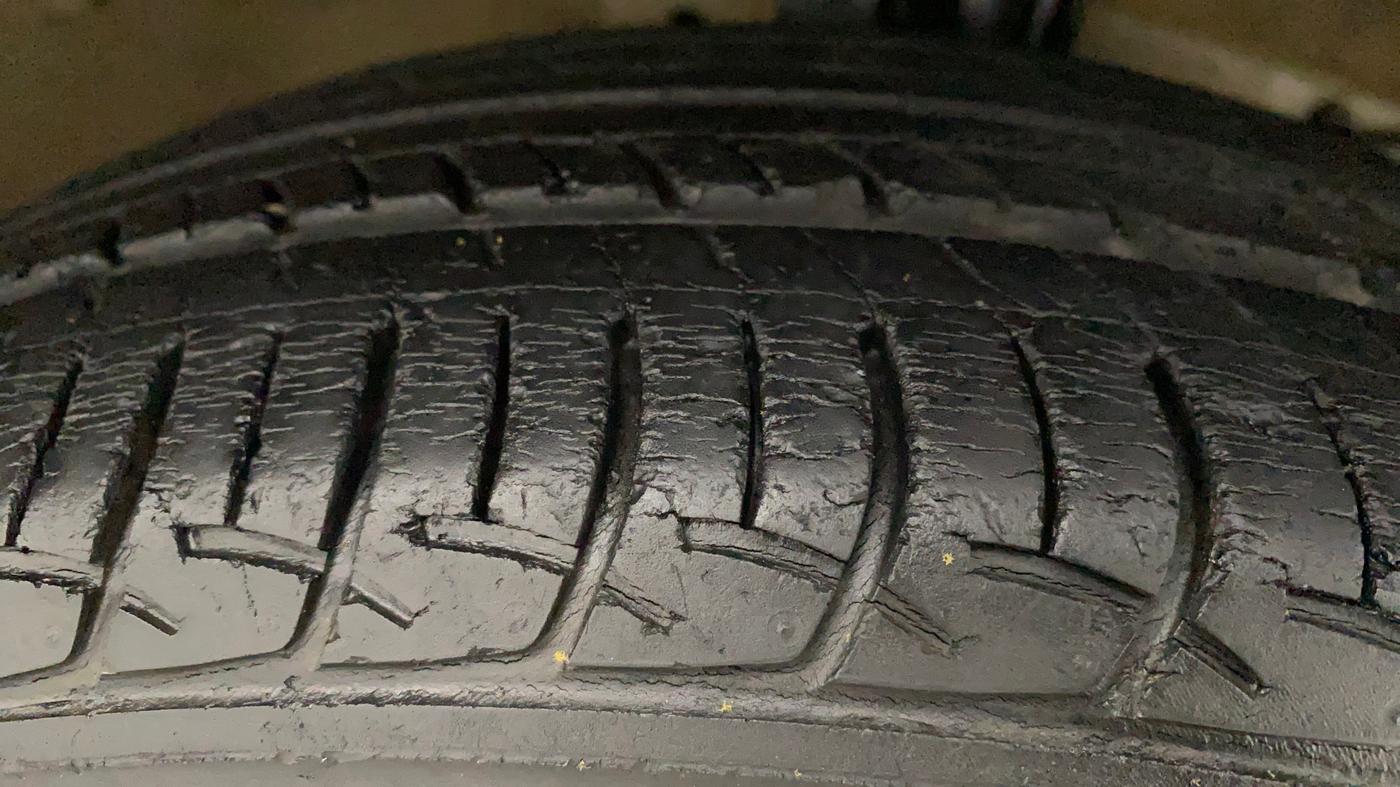 2015 Maruti Swift Dzire ZDI, Diesel, Manual, 39,384 km, Right Front Tyre Tread