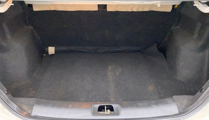 2015 Maruti Swift Dzire ZDI, Diesel, Manual, 39,384 km, Boot Inside