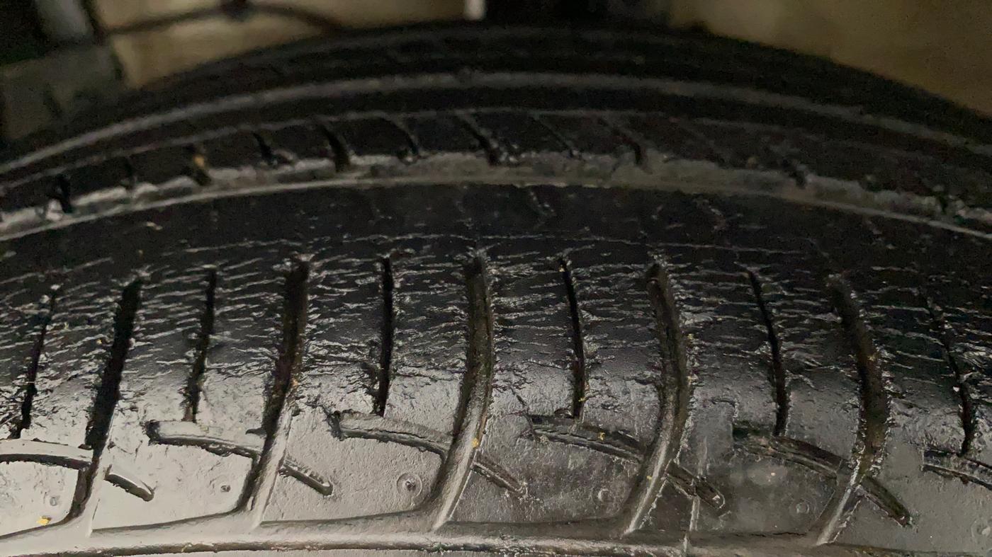 2015 Maruti Swift Dzire ZDI, Diesel, Manual, 39,384 km, Left Front Tyre Tread