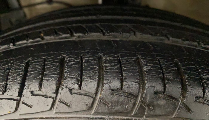 2015 Maruti Swift Dzire ZDI, Diesel, Manual, 39,384 km, Left Front Tyre Tread