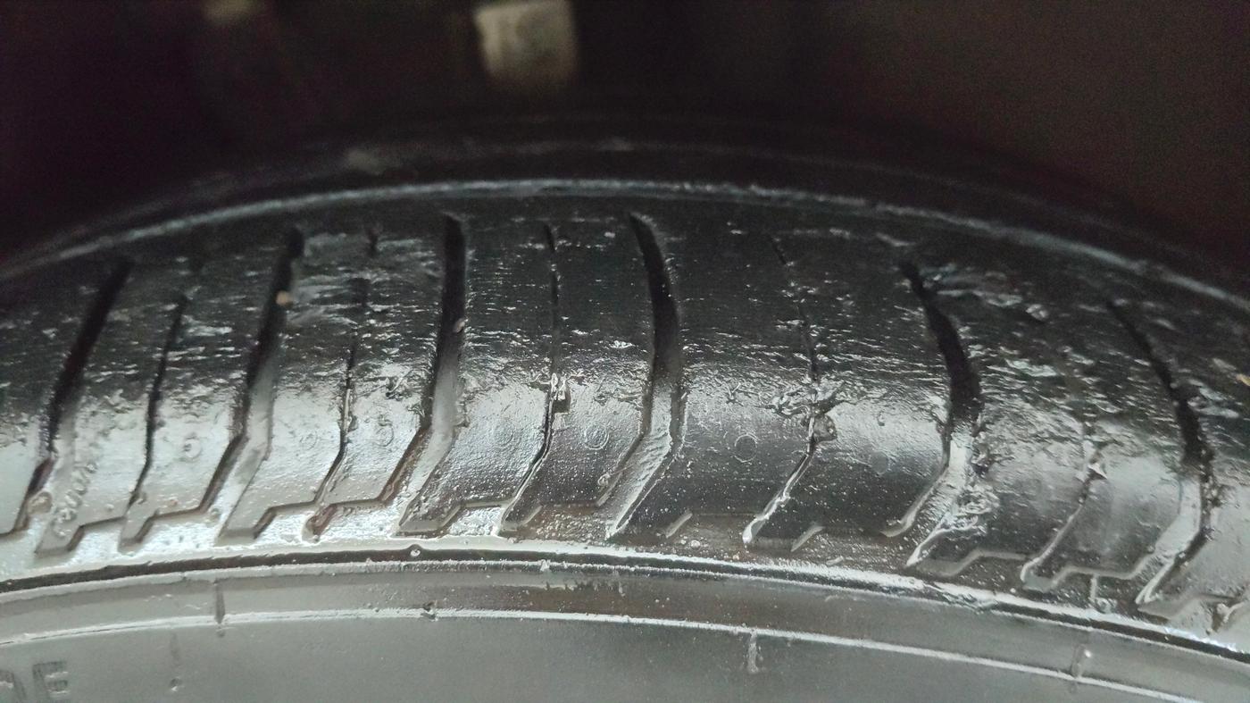 2022 Volkswagen VIRTUS HIGHLINE TSI 1.0 MT, Petrol, Manual, 60,002 km, Right Front Tyre Tread