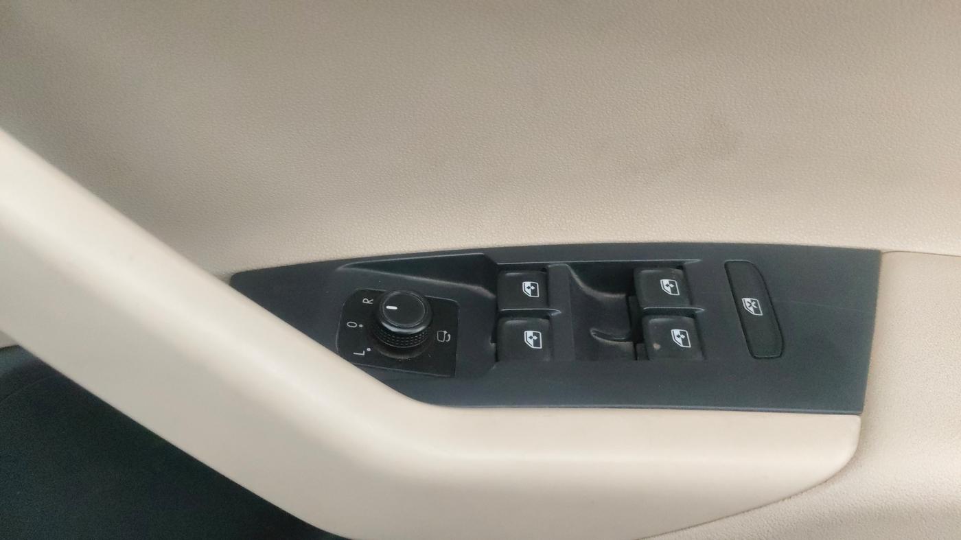 2022 Volkswagen VIRTUS HIGHLINE TSI 1.0 MT, Petrol, Manual, 60,002 km, Driver Side Door Panels Control