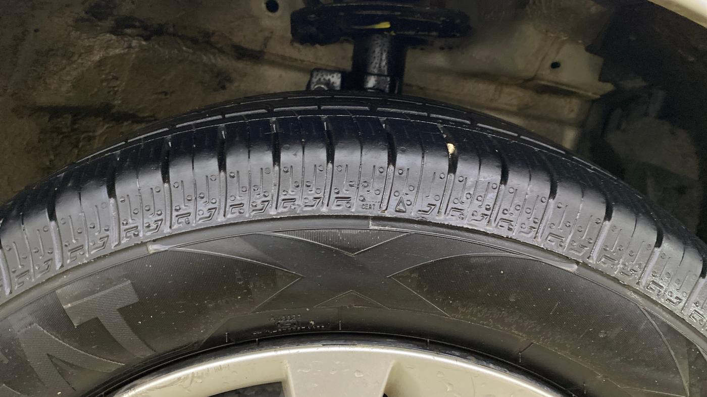 2014 Maruti Ertiga VXI CNG, CNG, Manual, 66,789 km, Right Front Tyre Tread