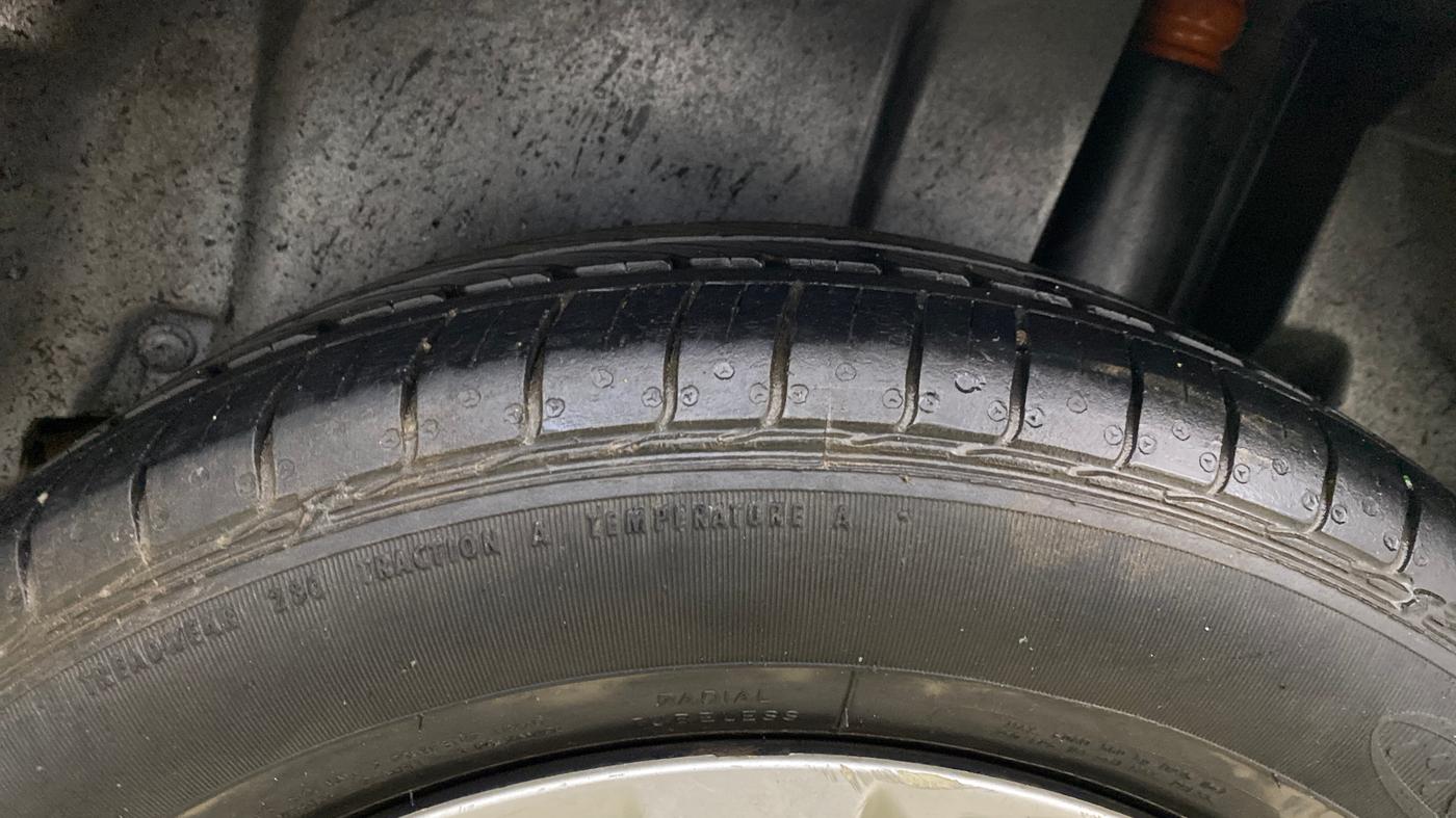 2014 Maruti Ertiga VXI CNG, CNG, Manual, 66,789 km, Left Rear Tyre Tread