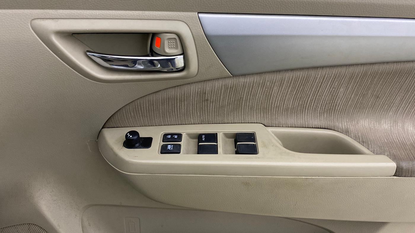 2014 Maruti Ertiga VXI CNG, CNG, Manual, 66,789 km, Driver Side Door Panels Control