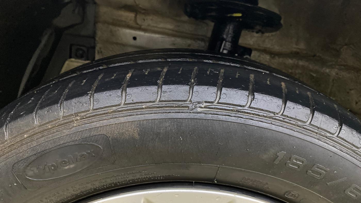2014 Maruti Ertiga VXI CNG, CNG, Manual, 66,789 km, Left Front Tyre Tread