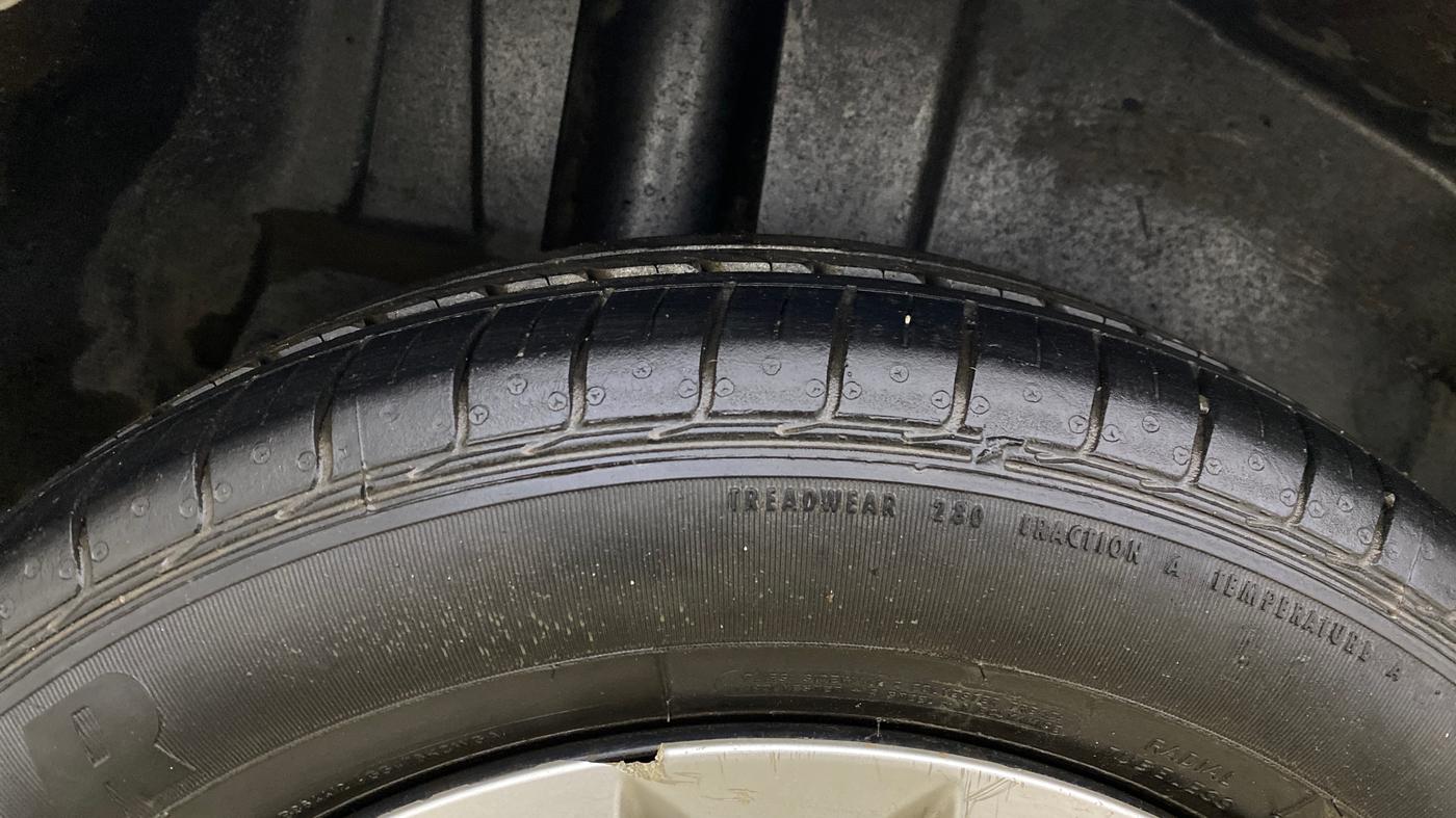2014 Maruti Ertiga VXI CNG, CNG, Manual, 66,789 km, Right Rear Tyre Tread