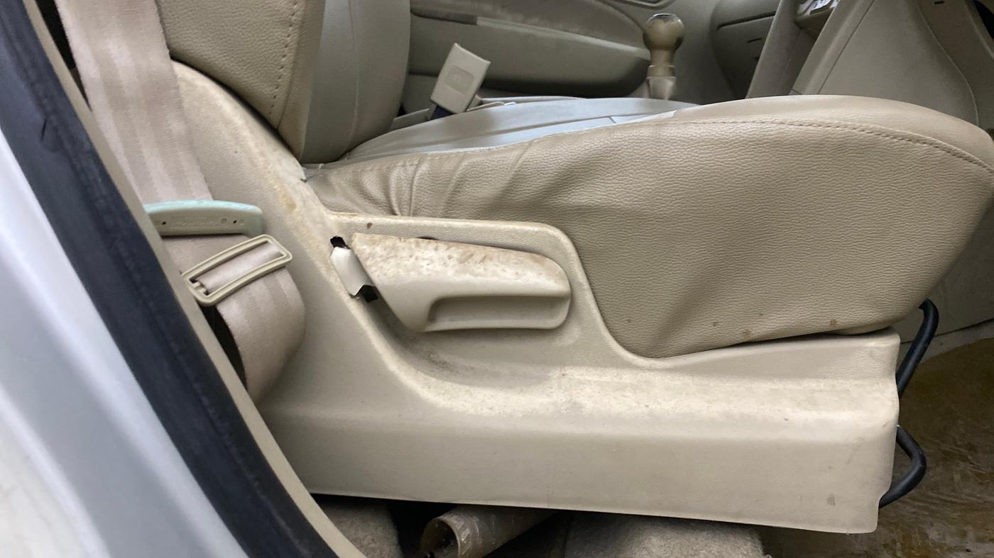 2014 Maruti Ertiga VXI CNG, CNG, Manual, 66,789 km, Driver Side Adjustment Panel