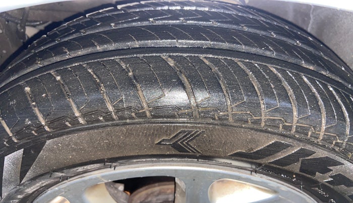 2015 Renault Pulse RXZ DIESEL, Diesel, Manual, 1,12,072 km, Left Front Tyre Tread