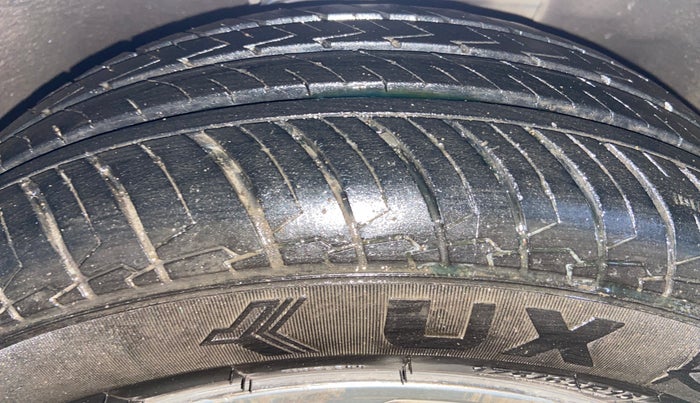 2015 Renault Pulse RXZ DIESEL, Diesel, Manual, 1,12,072 km, Right Front Tyre Tread