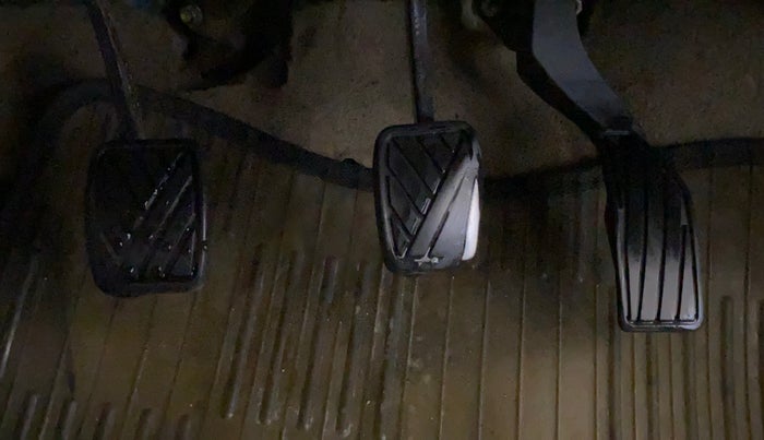 2016 Maruti Ciaz VXI, Petrol, Manual, 1,20,432 km, Pedals