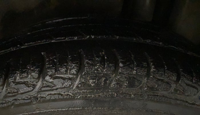2016 Maruti Ciaz VXI, Petrol, Manual, 1,20,432 km, Left Rear Tyre Tread