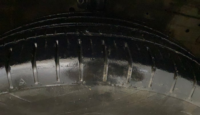 2016 Maruti Ciaz VXI, Petrol, Manual, 1,20,432 km, Right Front Tyre Tread