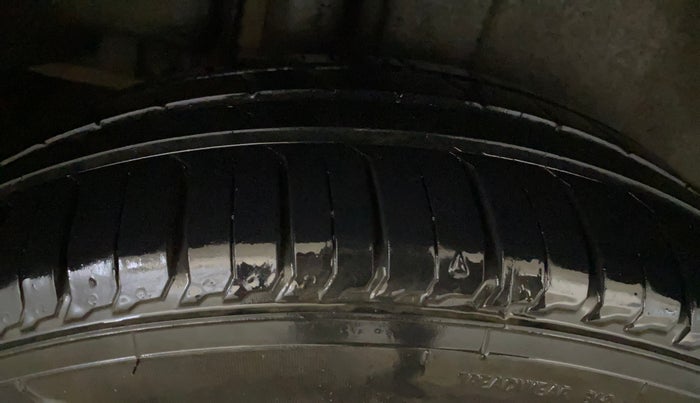 2016 Maruti Ciaz VXI, Petrol, Manual, 1,20,432 km, Right Rear Tyre Tread