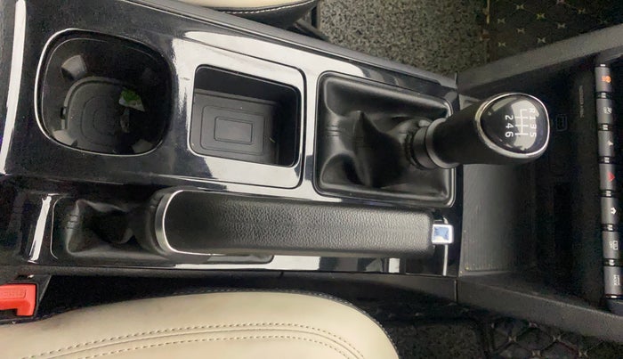 2022 Mahindra XUV700 AX 5 D MT 7 STR, Diesel, Manual, 33,379 km, Gear Lever