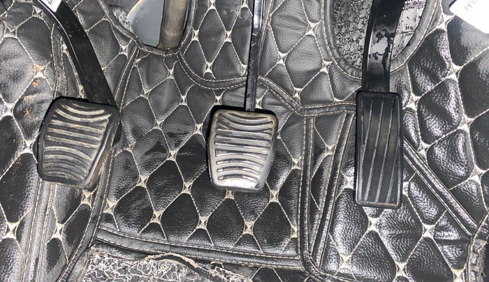 2022 Mahindra XUV700 AX 5 D MT 7 STR, Diesel, Manual, 33,379 km, Pedals