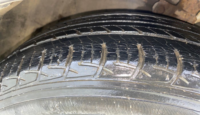 2016 Maruti Ertiga VXI ABS, Petrol, Manual, 31,310 km, Right Front Tyre Tread