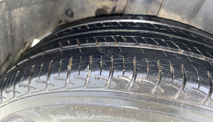 2016 Maruti Ertiga VXI ABS, Petrol, Manual, 31,310 km, Right Rear Tyre Tread