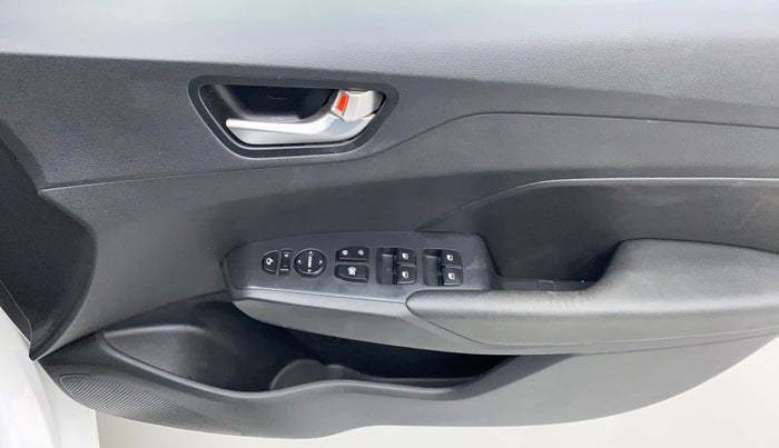 2020 Hyundai Verna SX (O) 1.0 TURBO DCT, Petrol, Automatic, 57,611 km, Driver Side Door Panels Control