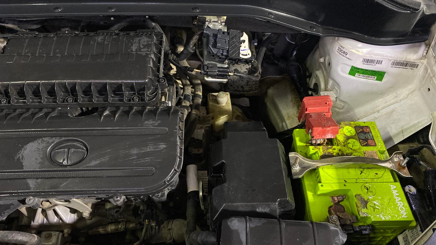 2022 Tata PUNCH ADVENTURE AMT, Petrol, Automatic, 39,829 km, Engine View - Left