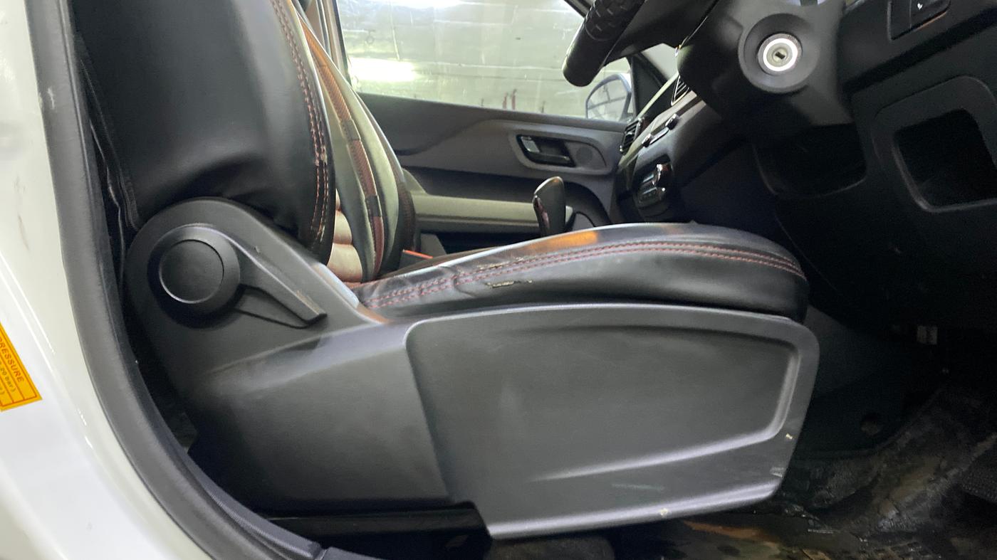 2022 Tata PUNCH ADVENTURE AMT, Petrol, Automatic, 39,829 km, Driver Side Adjustment Panel