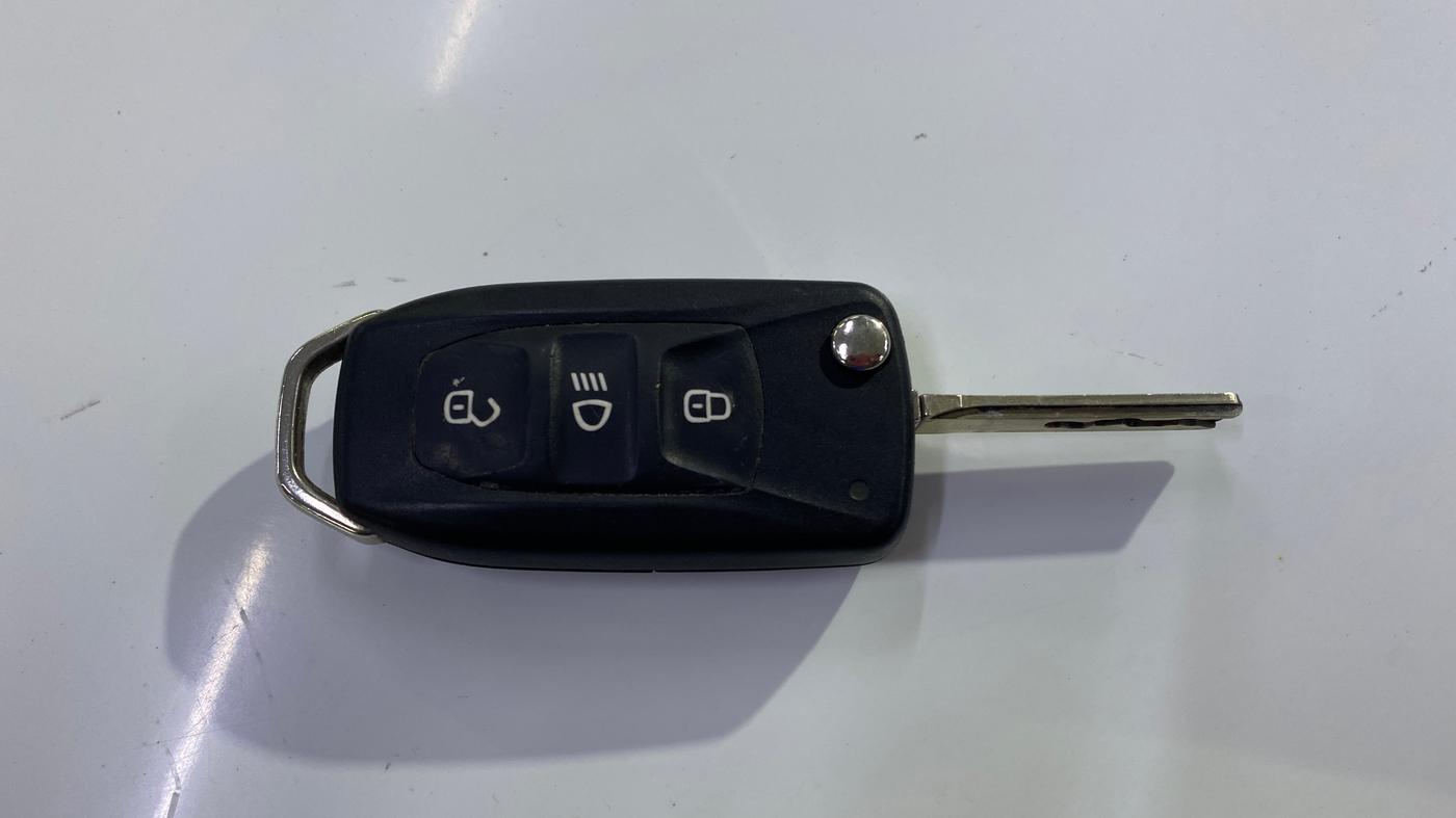2022 Tata PUNCH ADVENTURE AMT, Petrol, Automatic, 39,829 km, Key Close Up