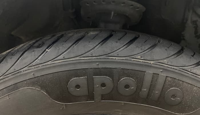 2013 Hyundai i20 ASTA 1.2, Petrol, Manual, 1,00,859 km, Left Front Tyre Tread