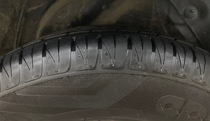 2013 Hyundai i20 ASTA 1.2, Petrol, Manual, 1,00,859 km, Left Rear Tyre Tread