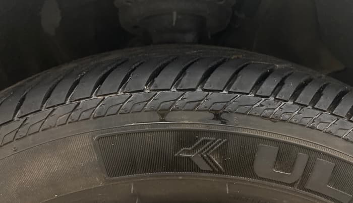 2013 Hyundai i20 ASTA 1.2, Petrol, Manual, 1,00,859 km, Right Front Tyre Tread