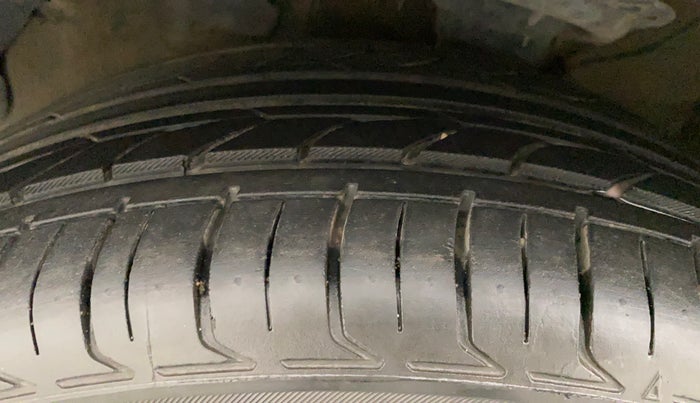 2017 Hyundai Verna 1.6 VTVT SX, Petrol, Manual, 58,934 km, Left Front Tyre Tread