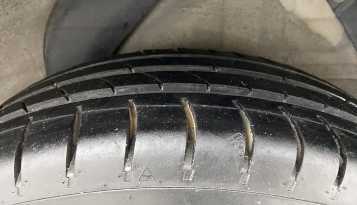 2013 Hyundai i20 MAGNA (O) 1.2, Petrol, Manual, 65,072 km, Left Rear Tyre Tread