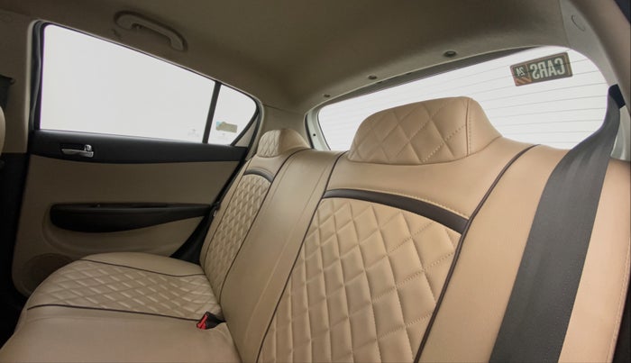 2013 Hyundai i20 MAGNA (O) 1.2, Petrol, Manual, 65,072 km, Right Side Rear Door Cabin