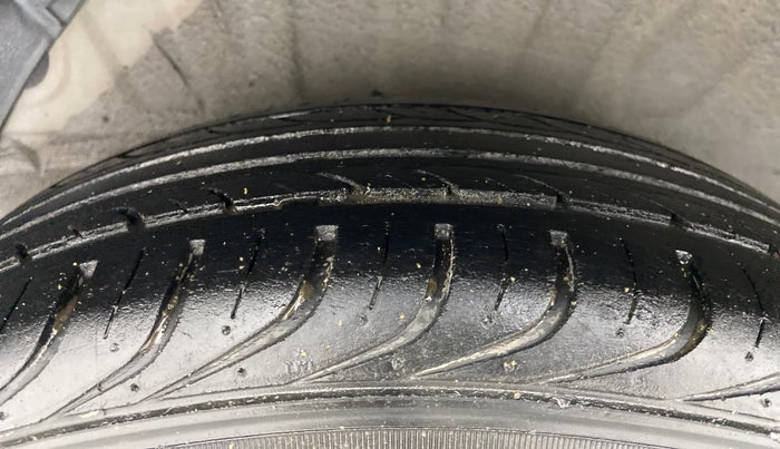 2013 Hyundai i20 MAGNA (O) 1.2, Petrol, Manual, 65,072 km, Right Rear Tyre Tread