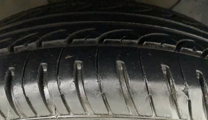2016 Hyundai Elite i20 MAGNA 1.2, Petrol, Manual, 88,874 km, Right Front Tyre Tread