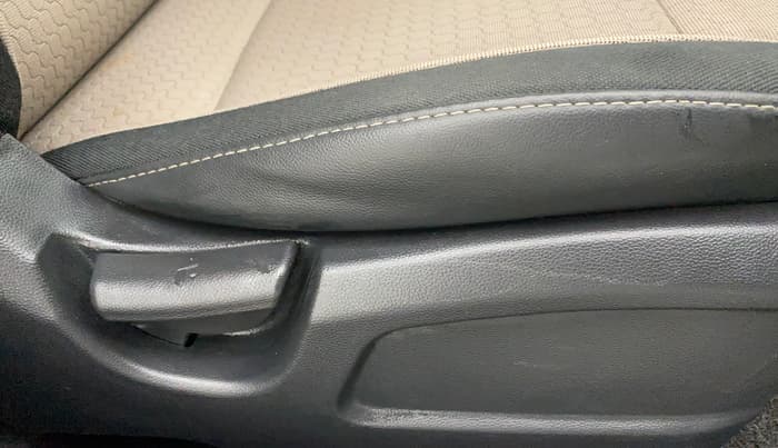 2016 Hyundai Elite i20 MAGNA 1.2, Petrol, Manual, 88,874 km, Driver Side Adjustment Panel