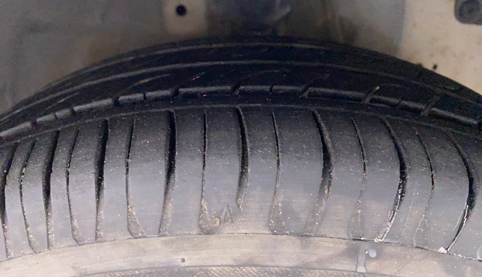 2017 Hyundai Eon MAGNA PLUS, Petrol, Manual, 58,380 km, Right Front Tyre Tread