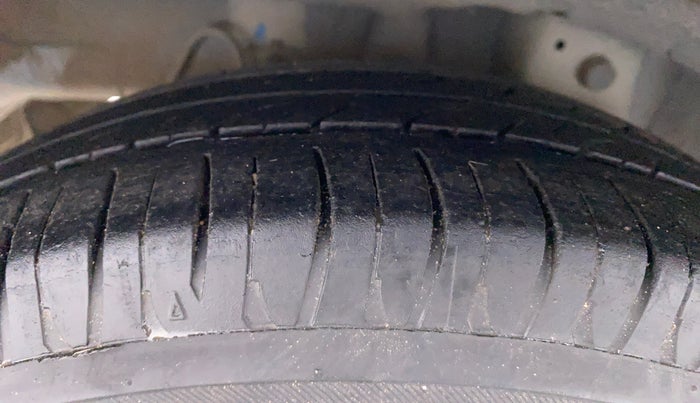 2017 Hyundai Eon MAGNA PLUS, Petrol, Manual, 58,380 km, Right Rear Tyre Tread