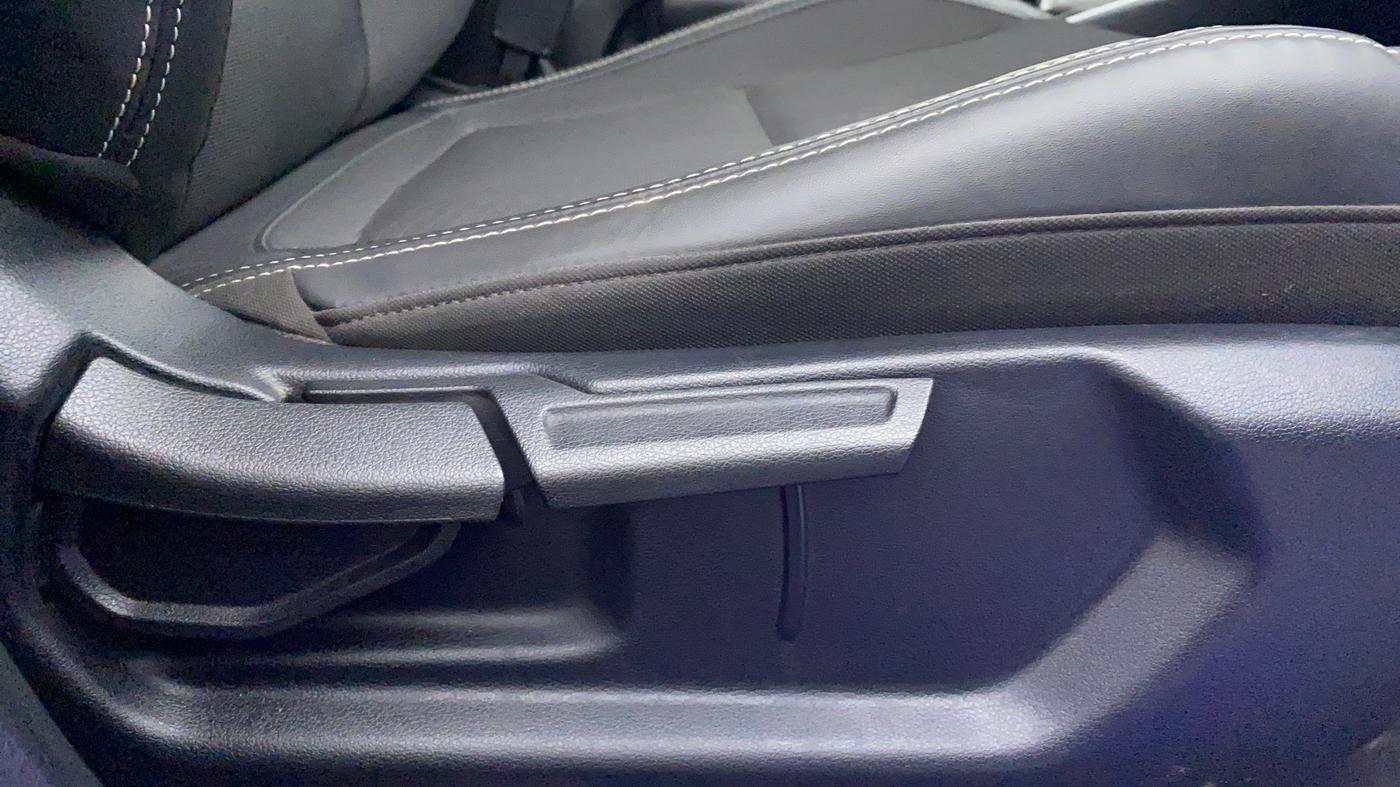2021 Hyundai VENUE 1.0L Turbo GDI SX(O) MT, Petrol, Manual, 9,703 km, Driver Side Adjustment Panel