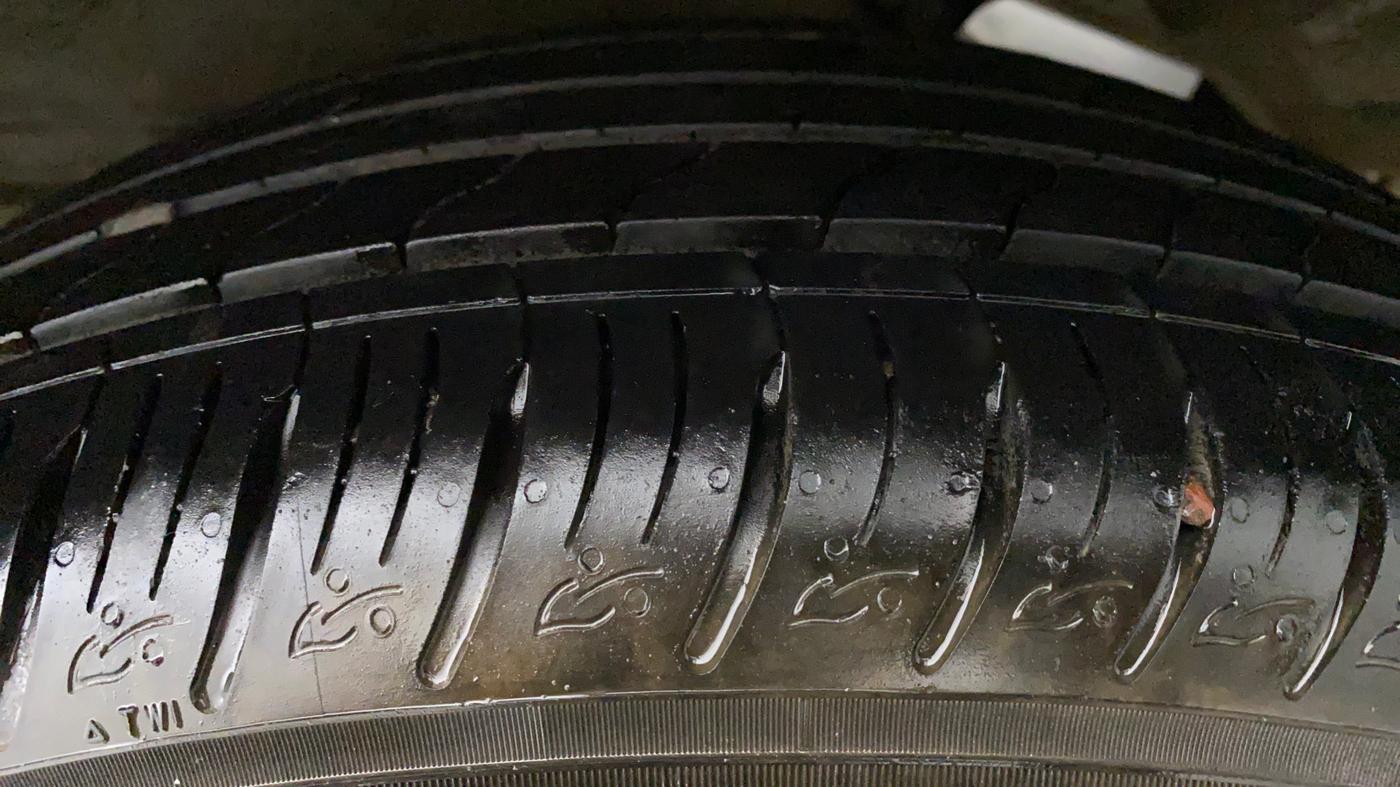 2021 Hyundai VENUE 1.0L Turbo GDI SX(O) MT, Petrol, Manual, 9,703 km, Left Rear Tyre Tread