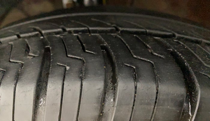 2018 Maruti Swift ZXI PLUS, Petrol, Manual, 74,803 km, Left Front Tyre Tread