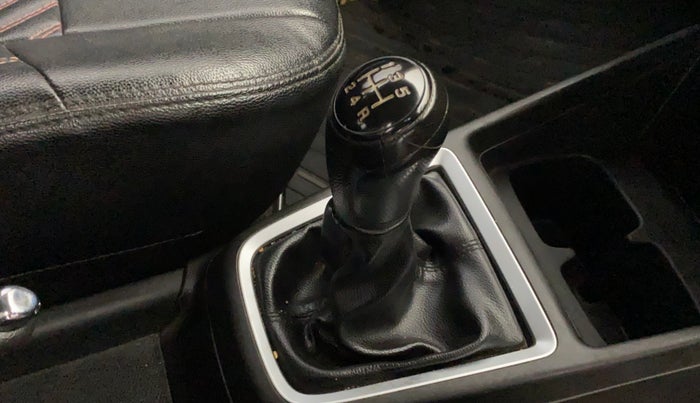2018 Maruti Swift ZXI PLUS, Petrol, Manual, 74,803 km, Gear lever - Knob cover torn