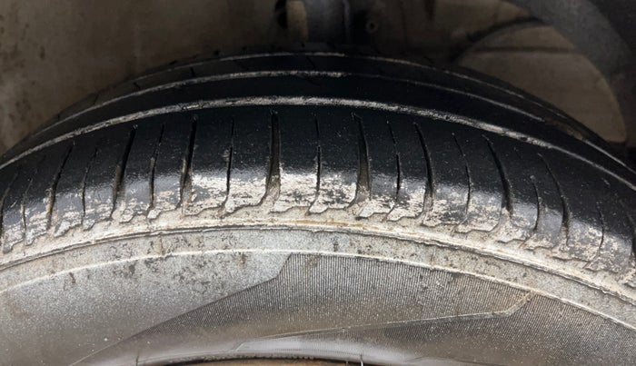 2020 Maruti Ertiga VXI SHVS, Petrol, Manual, 64,200 km, Right Front Tyre Tread