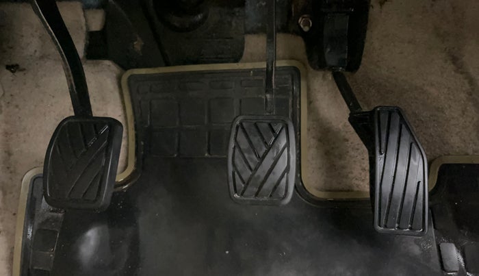 2020 Maruti Ertiga VXI SHVS, Petrol, Manual, 64,200 km, Pedals