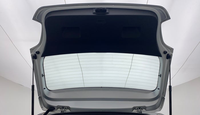 2016 Volkswagen Polo HIGHLINE1.2L PETROL, CNG, Manual, 85,667 km, Boot Door Open