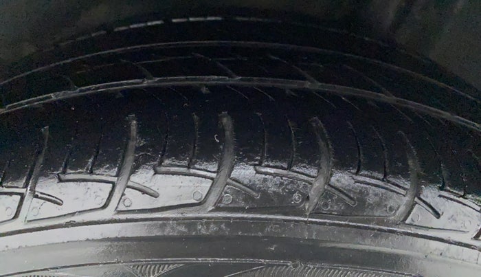 2016 Volkswagen Polo HIGHLINE1.2L PETROL, CNG, Manual, 85,667 km, Right Rear Tyre Tread