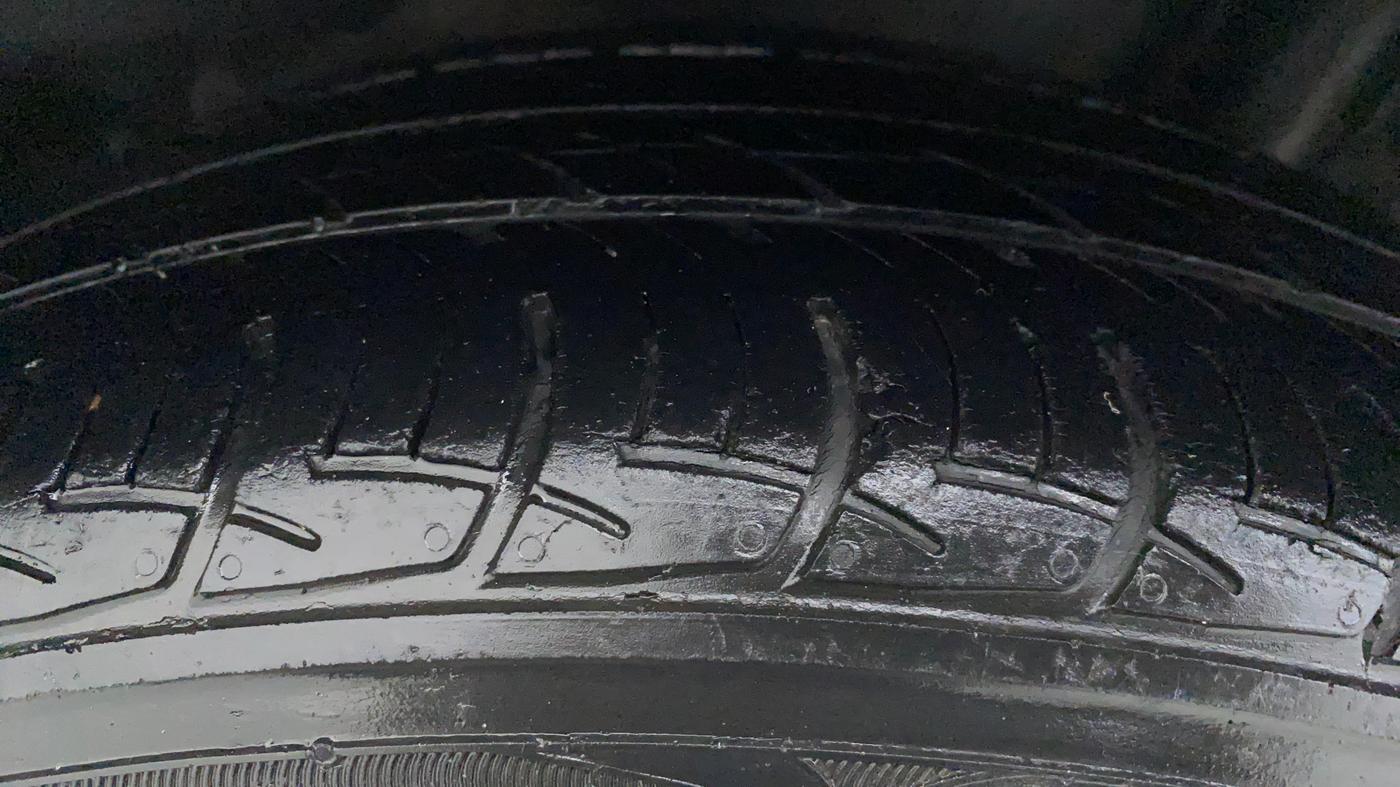2016 Volkswagen Polo HIGHLINE1.2L PETROL, CNG, Manual, 85,667 km, Right Front Tyre Tread