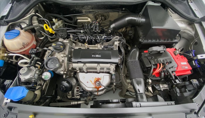 2016 Volkswagen Polo HIGHLINE1.2L PETROL, CNG, Manual, 85,667 km, Open Bonet