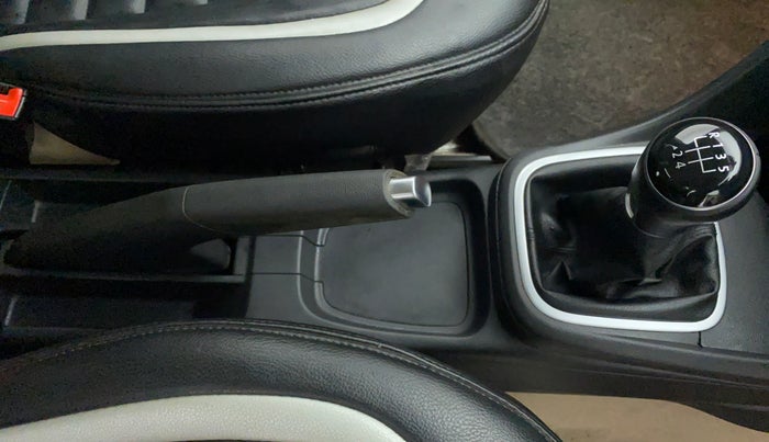 2016 Volkswagen Polo HIGHLINE1.2L PETROL, CNG, Manual, 85,667 km, Gear Lever